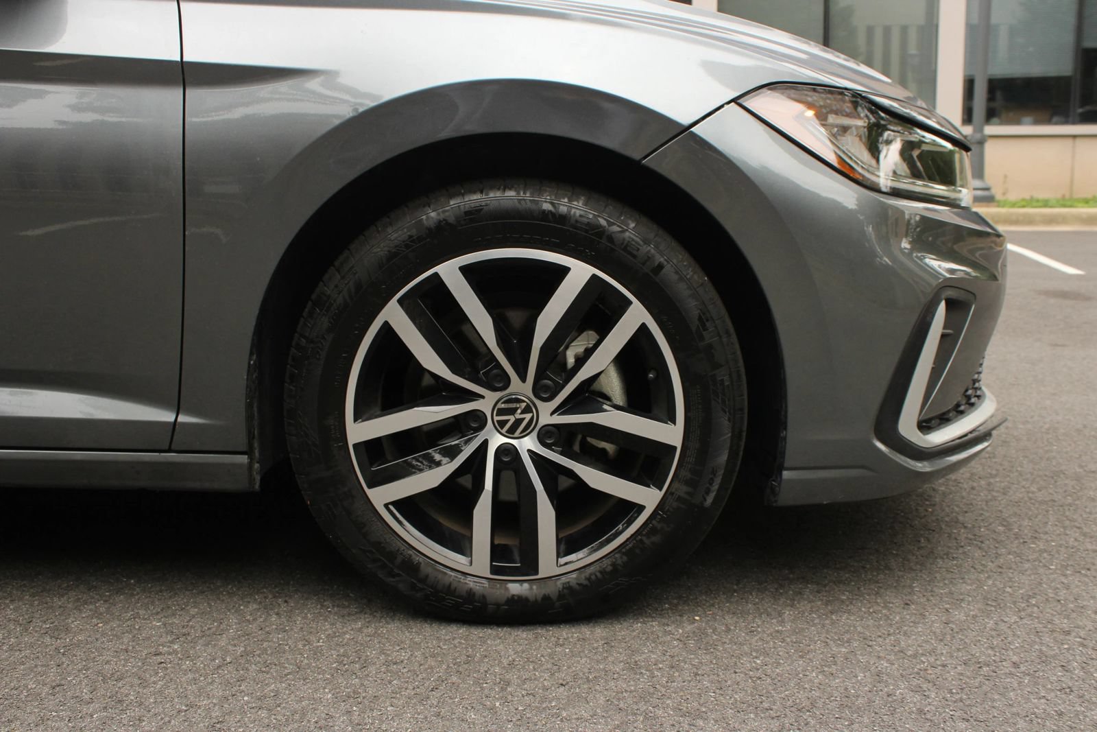 Used 2025 Volkswagen Jetta SE FWD image 4