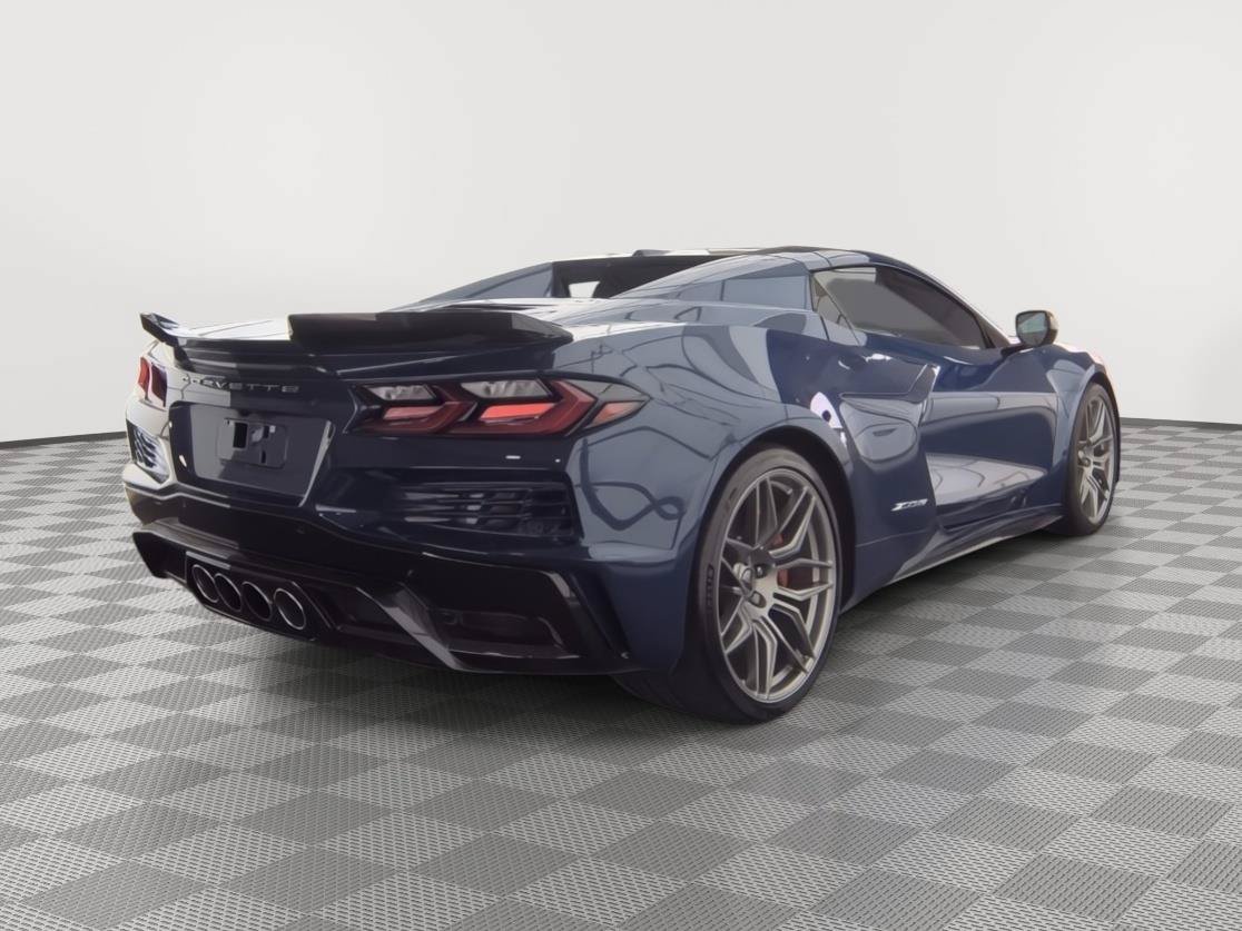 Used 2025 Chevrolet Corvette Z06 RWD image 2