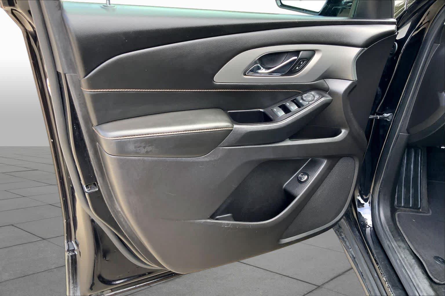 Used 2019 Chevrolet Traverse LT FWD image 22