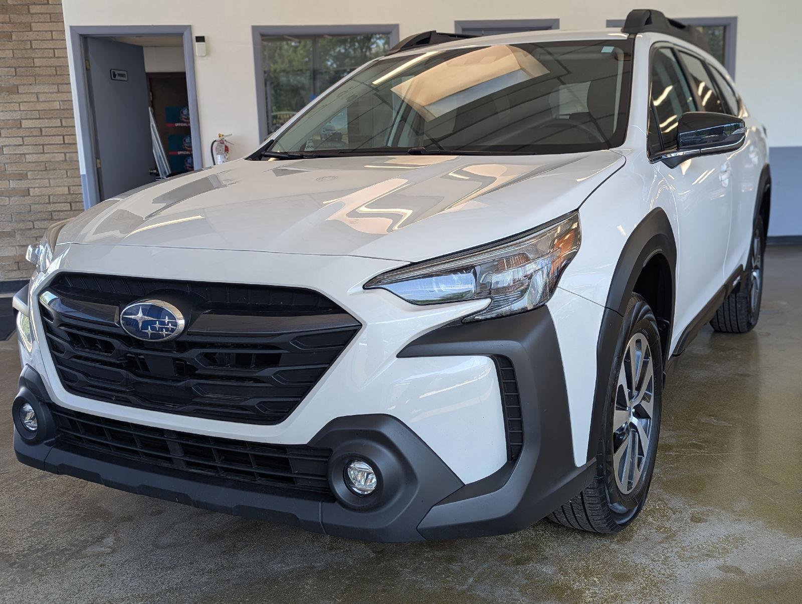 Used 2024 Subaru Outback Premium AWD/4WD image 3
