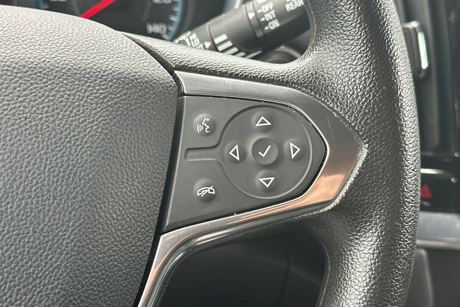 Used 2020 Chevrolet Traverse LS image 40