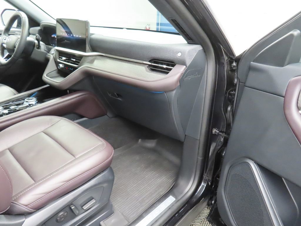 Used 2026 Ford Explorer Platinum w/ LUX Leather Package AWD/4WD image 38