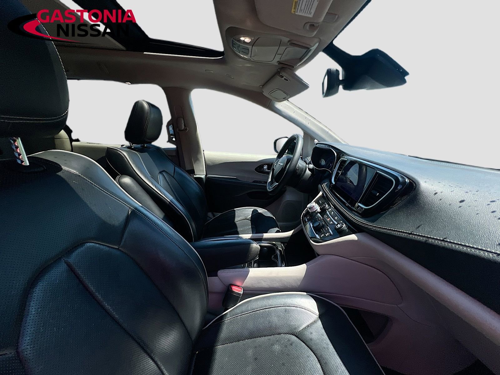 Used 2023 Chrysler Pacifica Limited FWD image 37