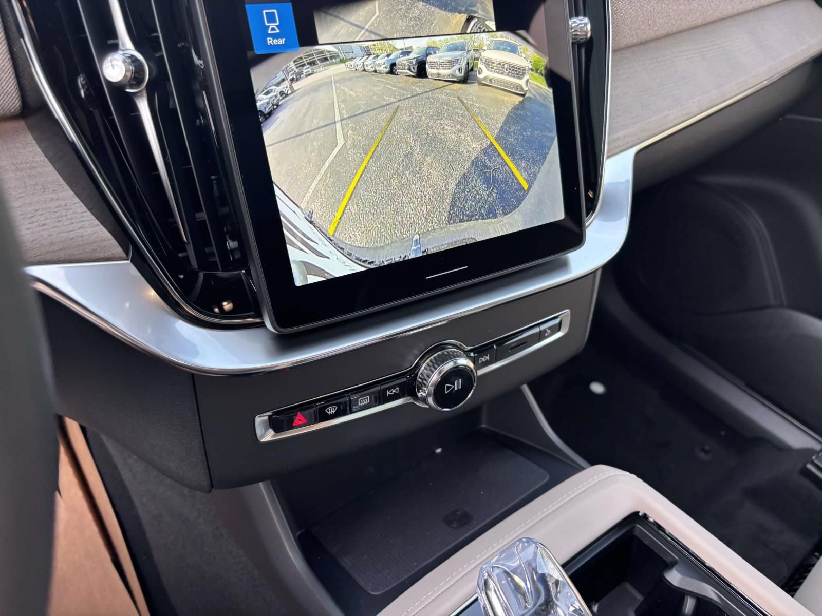 New 2026 Volvo XC90 B6 Plus w/ Protection Package Premier AWD/4WD image 22