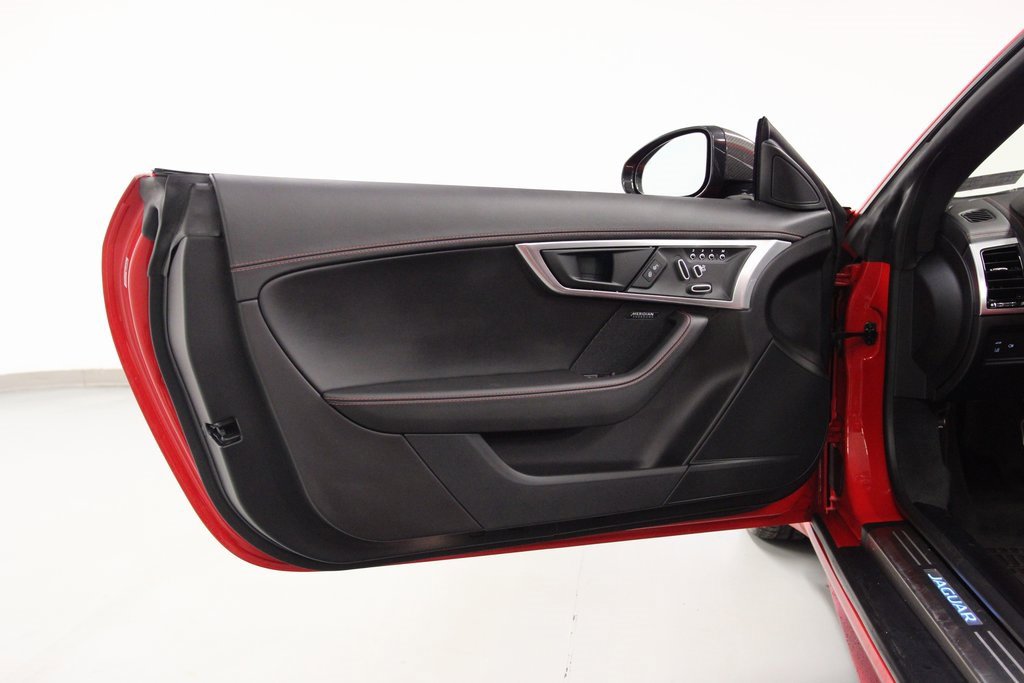 Used 2020 Jaguar F-TYPE R image 20