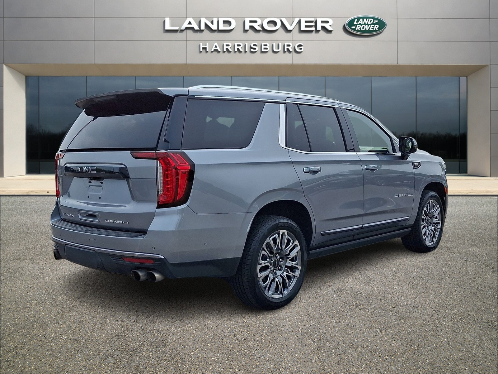 Used 2023 GMC Yukon Denali Ultimate AWD/4WD image 4