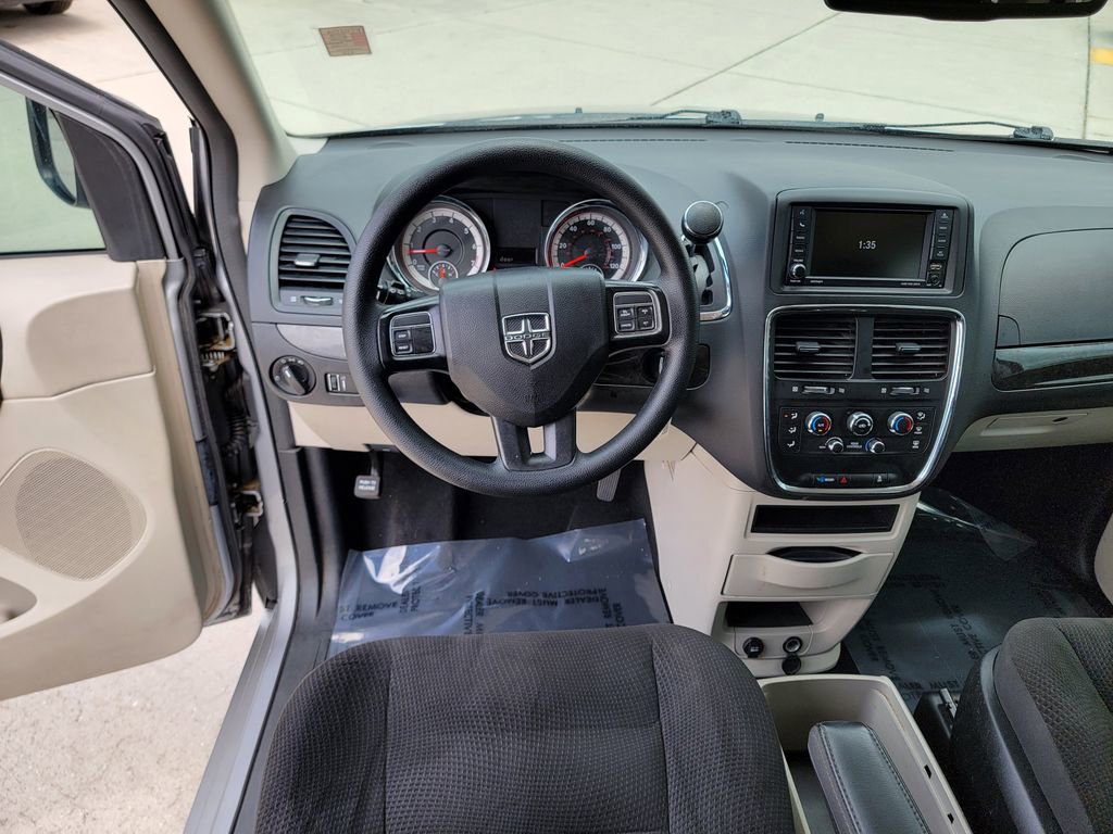 Used 2018 Dodge Grand Caravan SE FWD image 18