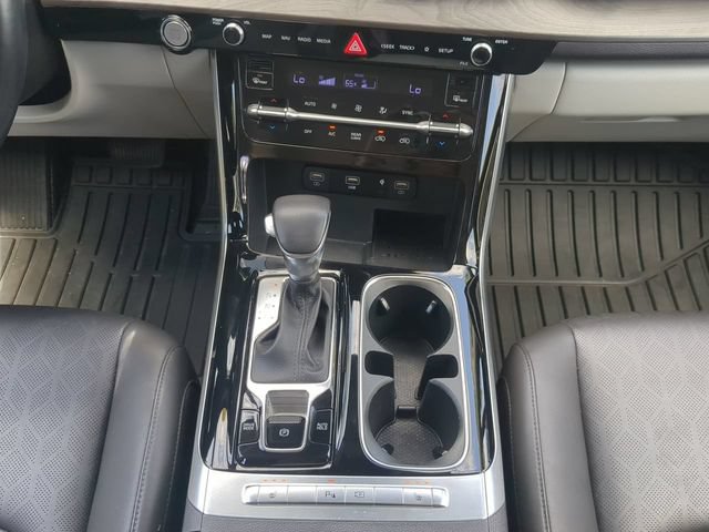 Used 2024 Kia Carnival EX FWD image 22