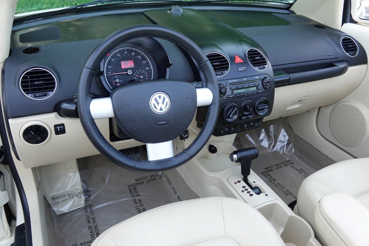 Used 2008 Volkswagen Beetle SE FWD image 61