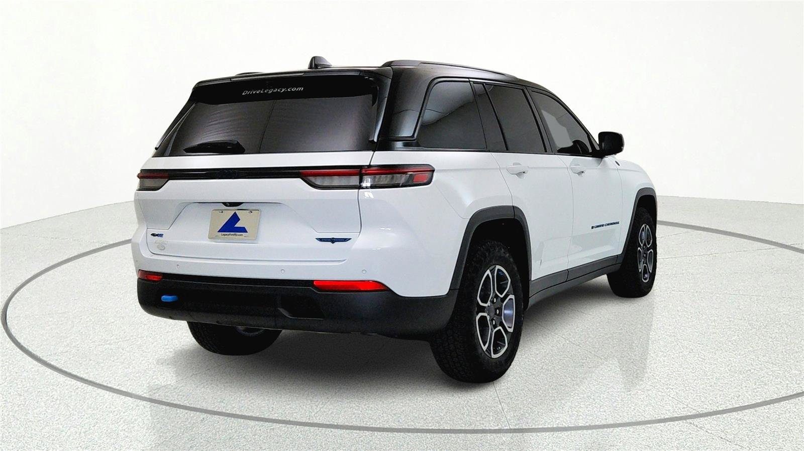 Used 2024 Jeep Grand Cherokee Trailhawk w/ Luxury Tech Group III AWD/4WD image 6