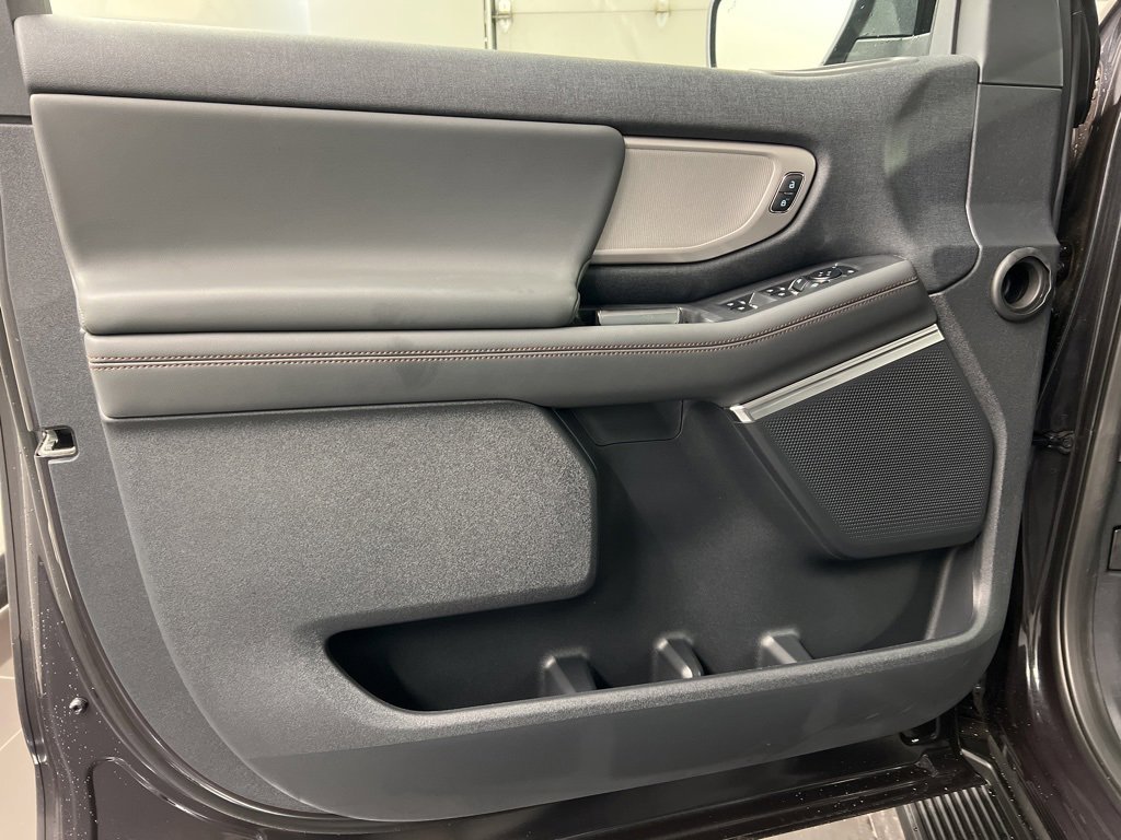 New 2025 Ford Expedition Active image 29