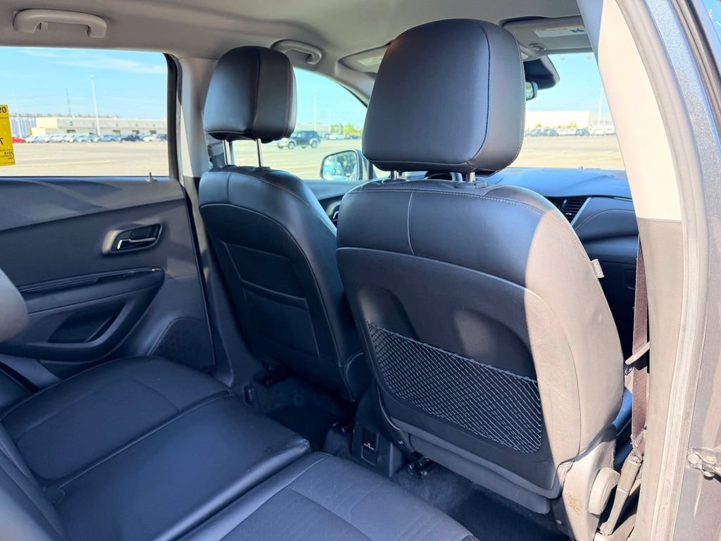 Used 2018 Chevrolet Trax LT w/ LT Convenience Package FWD image 17