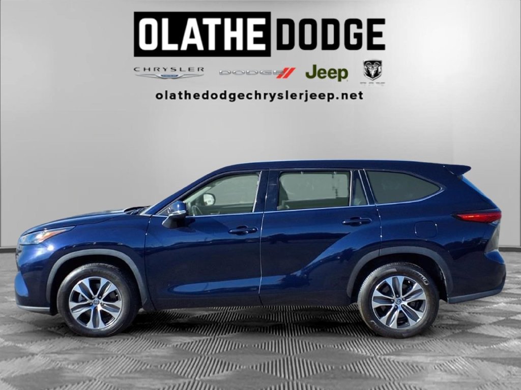Used 2022 Toyota Highlander XLE FWD image 28