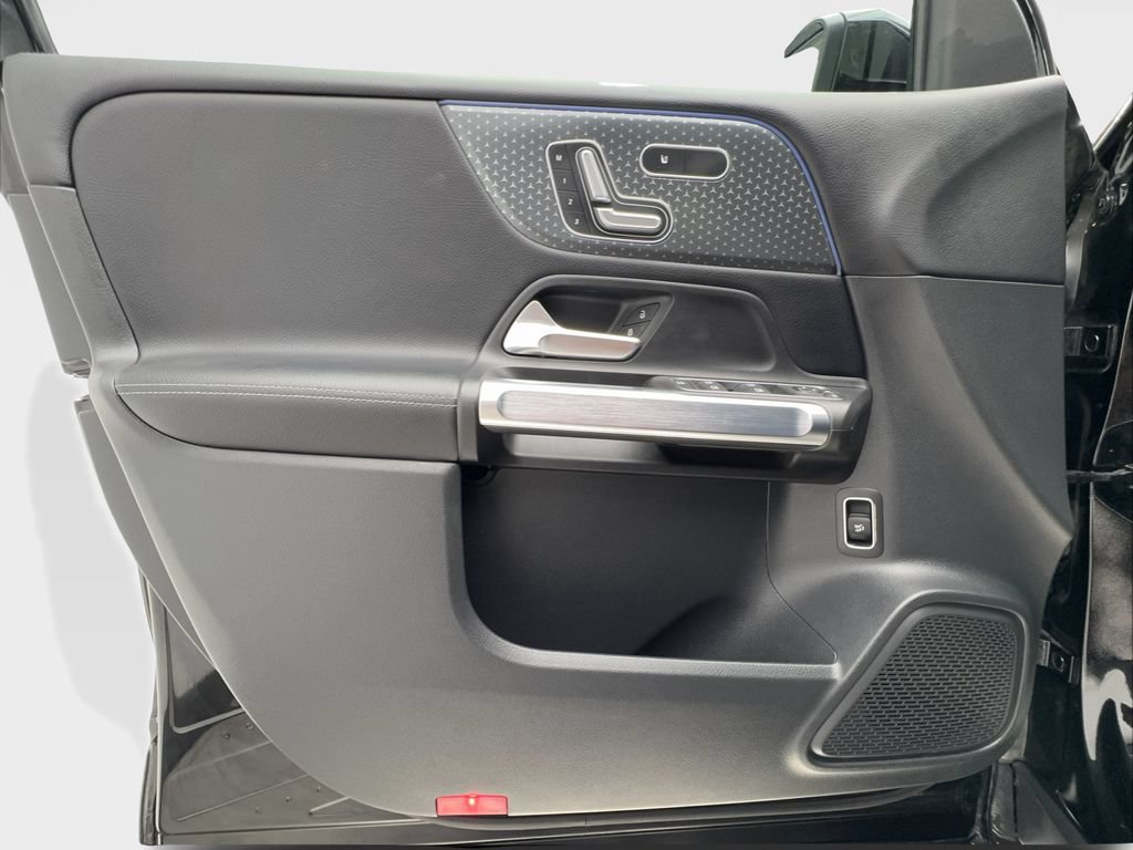 Used 2024 Mercedes-Benz GLB 250 image 21