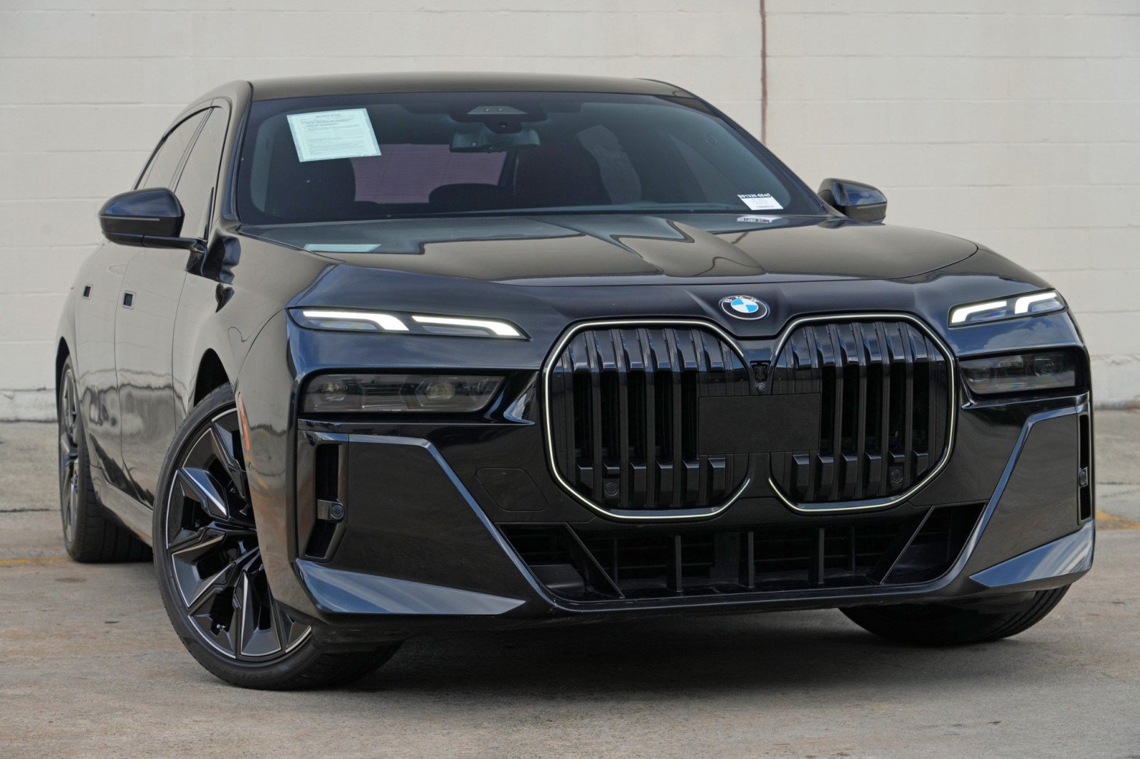 Used 2024 BMW 740i w/ Premium Package 2 RWD image 4