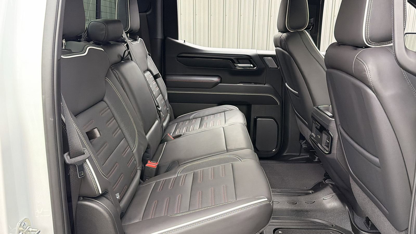 Used 2025 GMC Sierra 1500 AT4X image 42