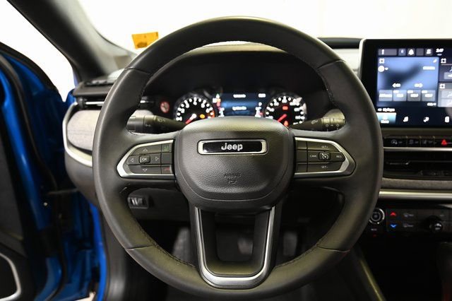 Used 2024 Jeep Compass Latitude image 4