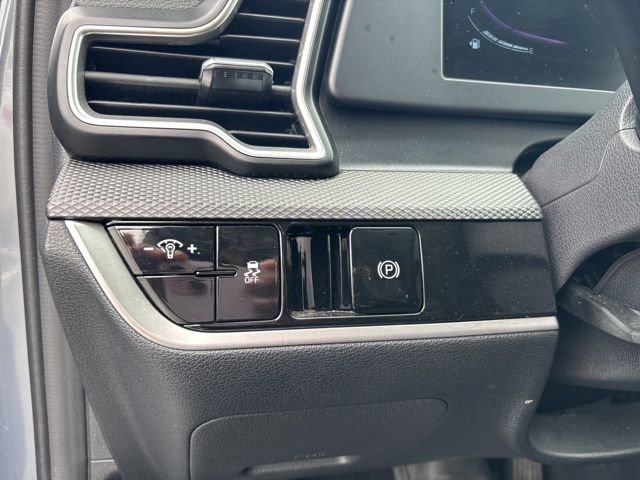 Used 2025 Kia Sportage LX image 24