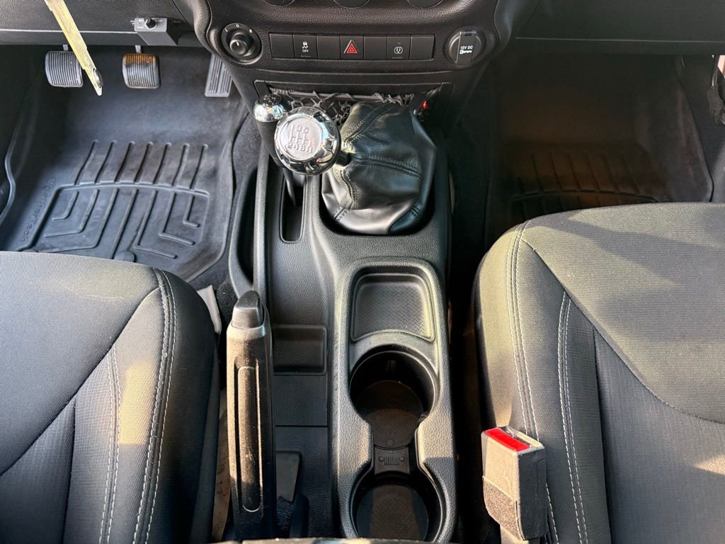 Used 2016 Jeep Wrangler Unlimited Rubicon w/ Connectivity Group image 18