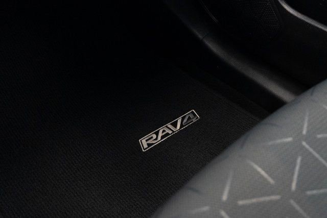 Used 2021 Toyota RAV4 XLE image 27