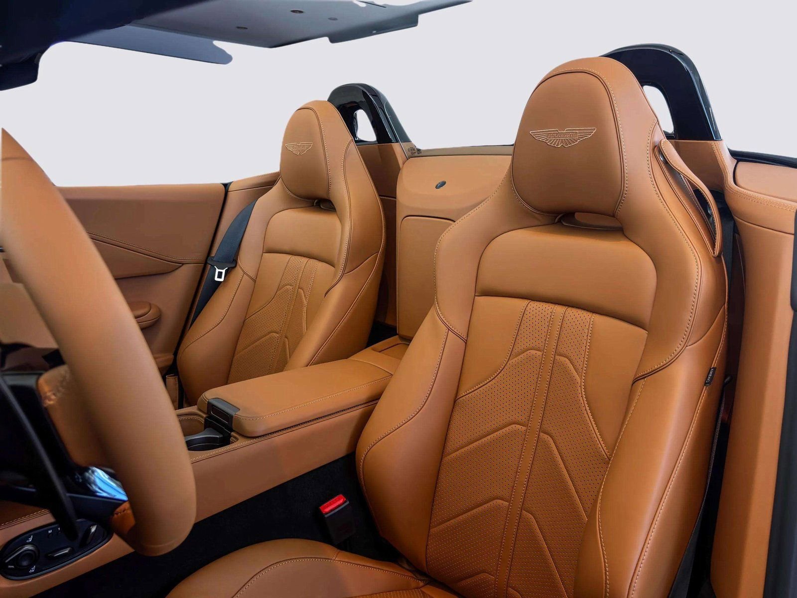 New 2026 Aston Martin V8 Vantage Convertible RWD image 16