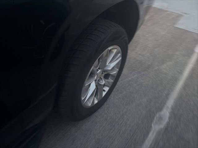 Used 2023 Chevrolet Suburban Premier image 5