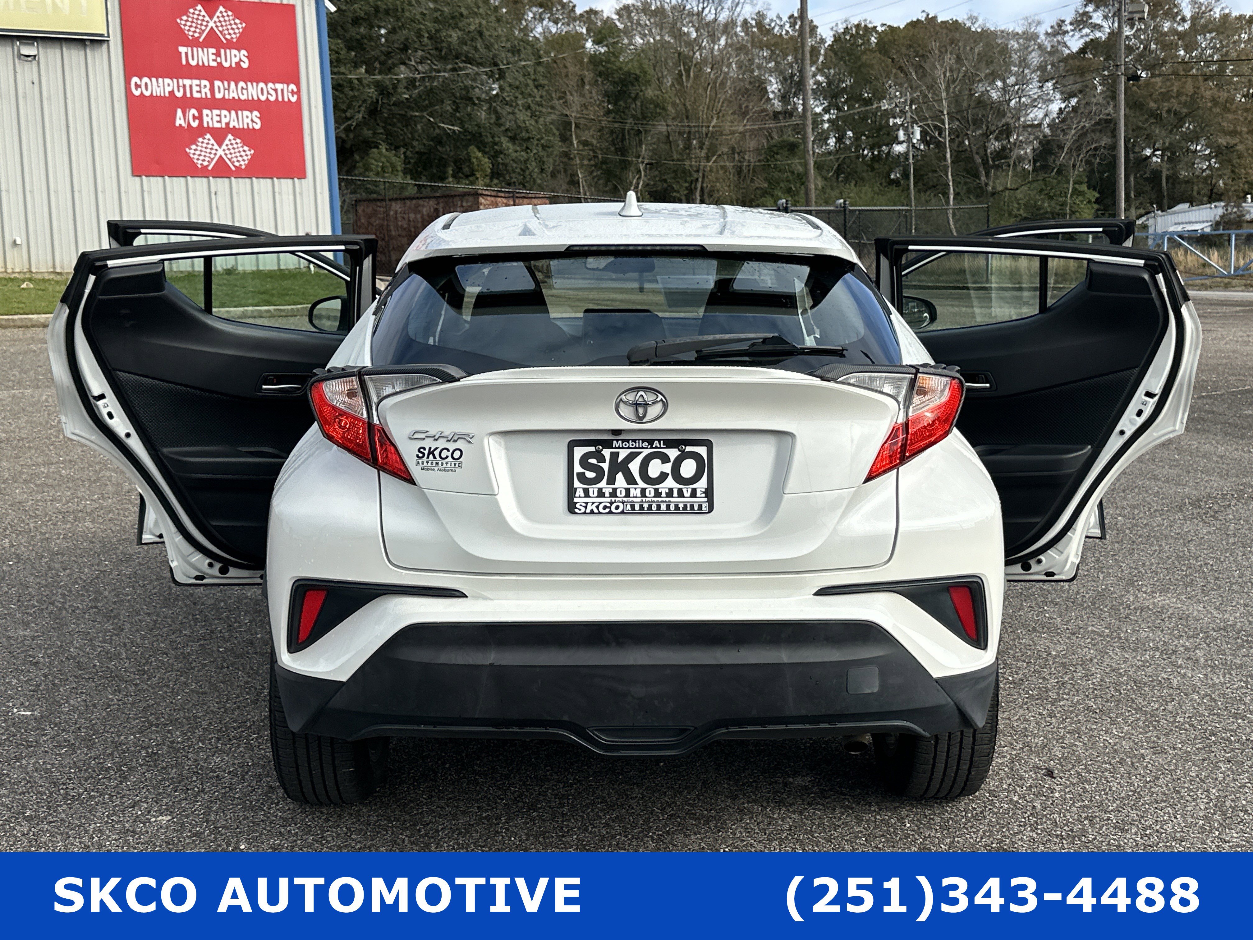 Used 2019 Toyota C-HR LE image 32