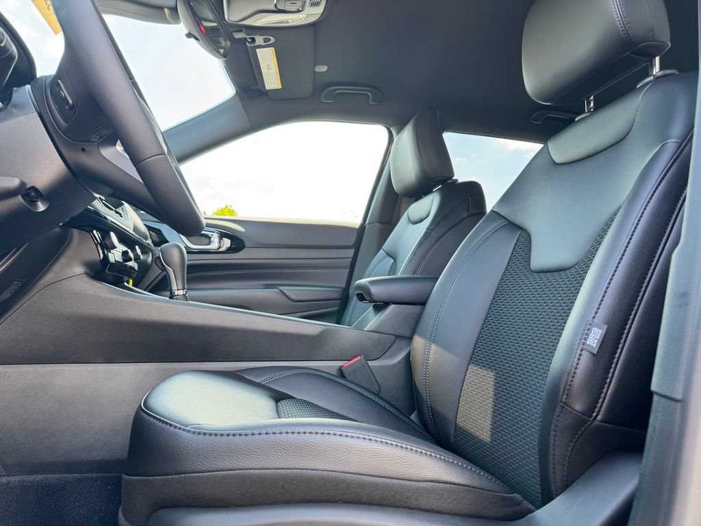 New 2026 Jeep Compass Latitude AWD/4WD image 17