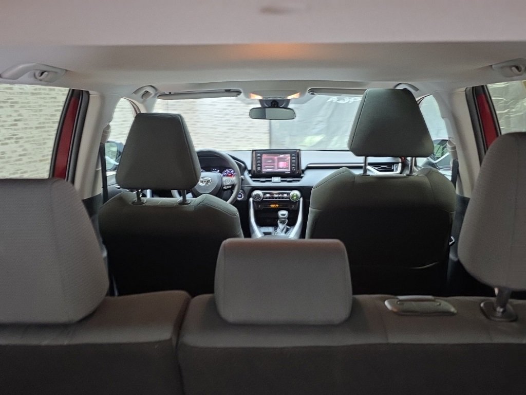 Used 2021 Toyota RAV4 XLE w/ Convenience Package image 13