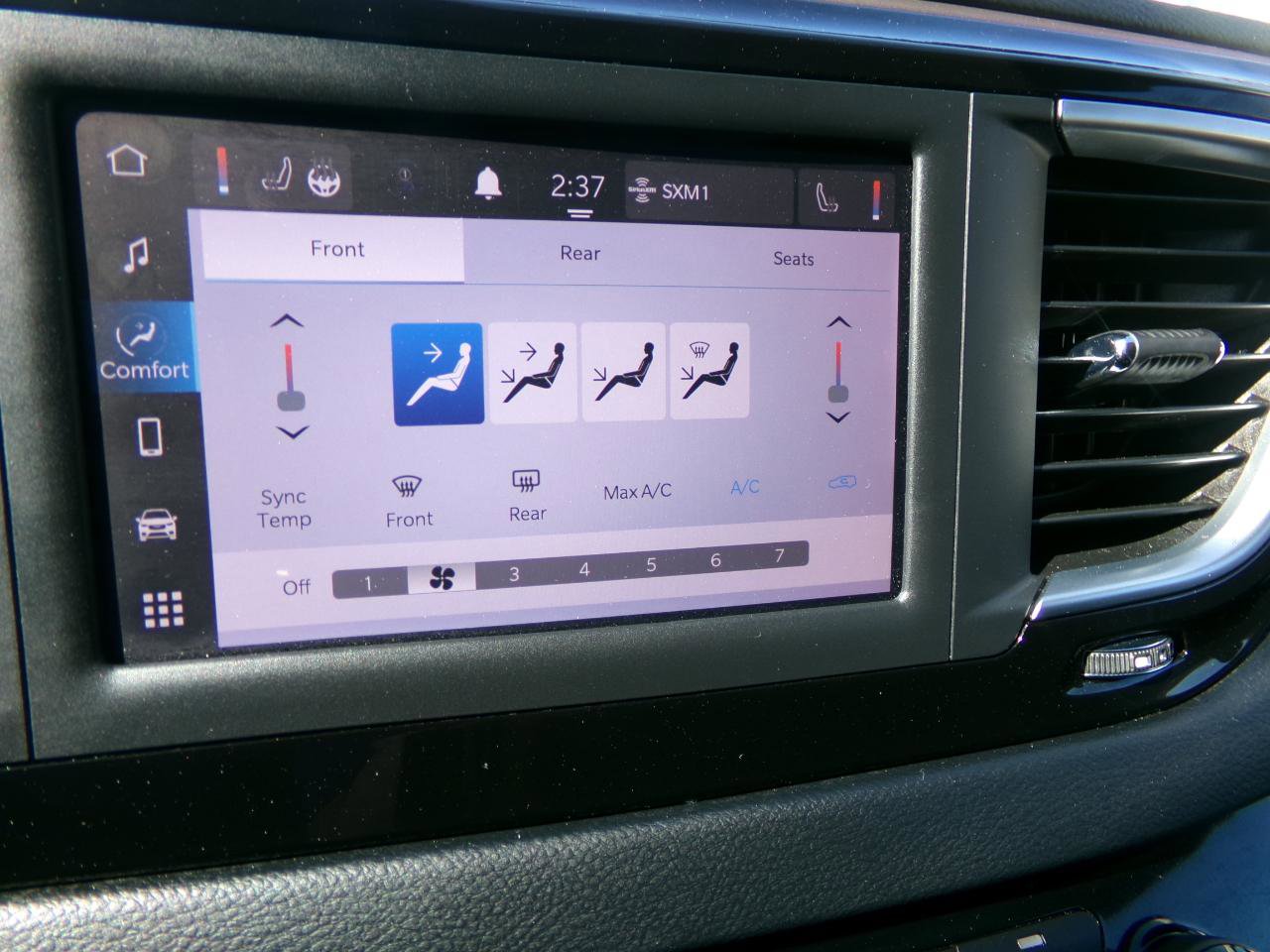 Used 2022 Chrysler Voyager LX FWD image 19