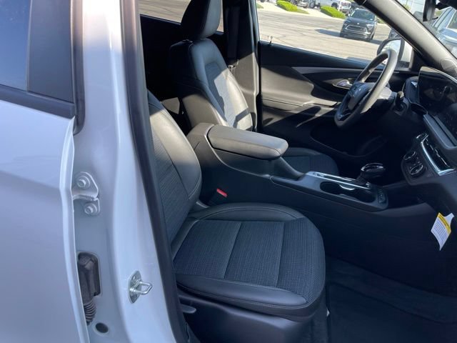Certified 2025 Buick Envista Preferred w/ Advanced Safety Package FWD image 15