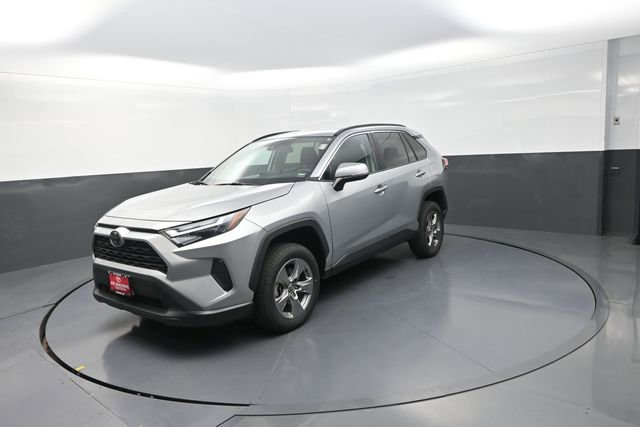 Used 2024 Toyota RAV4 XLE FWD image 38