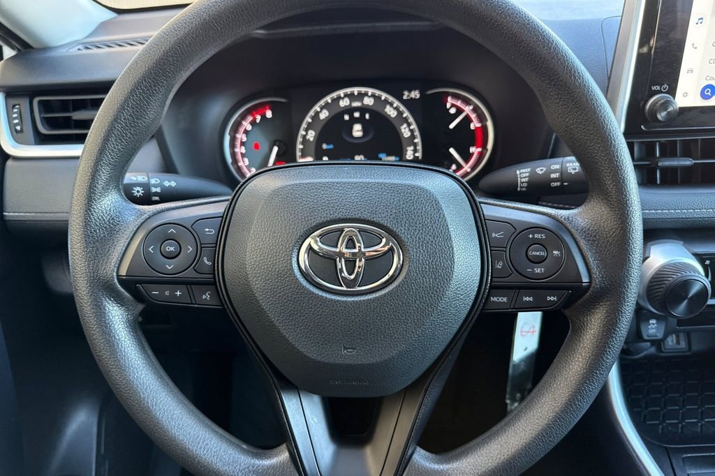 Used 2025 Toyota RAV4 LE image 33