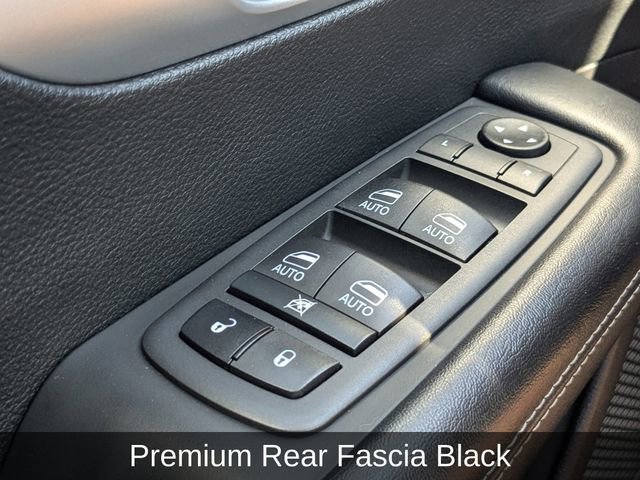 Used 2021 Chrysler Pacifica Touring-L w/ Uconnect Theater Family Group image 27