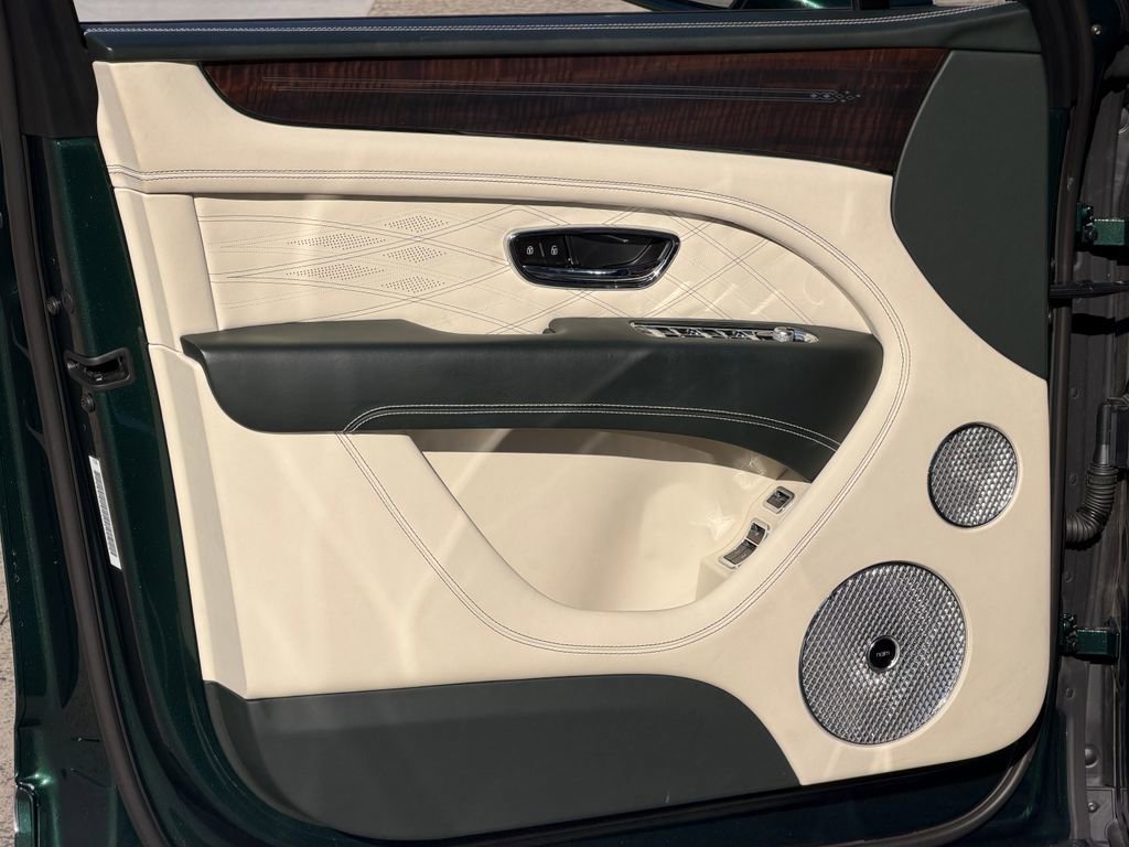 Certified 2023 Bentley Bentayga Extended Wheelbase image 18