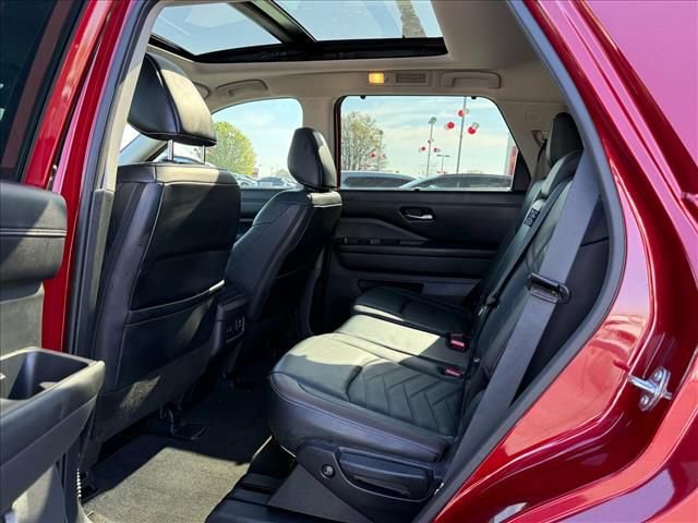 Certified 2023 Nissan Pathfinder Platinum w/ Cargo Package image 15