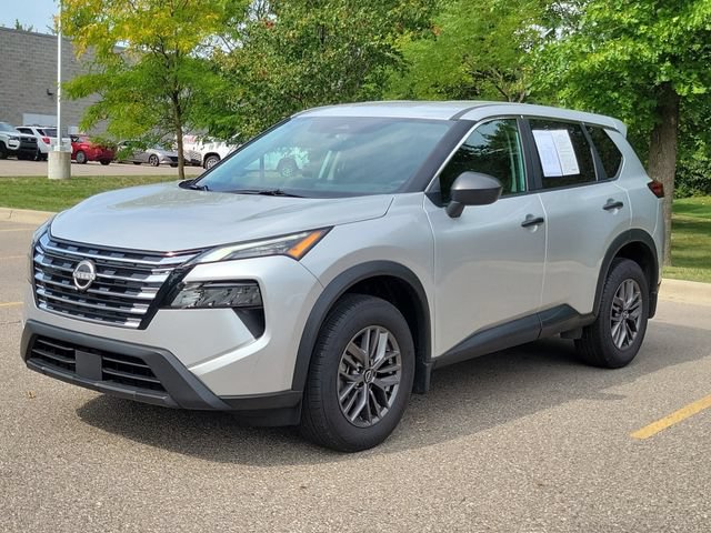 Certified 2025 Nissan Rogue S AWD/4WD image 2