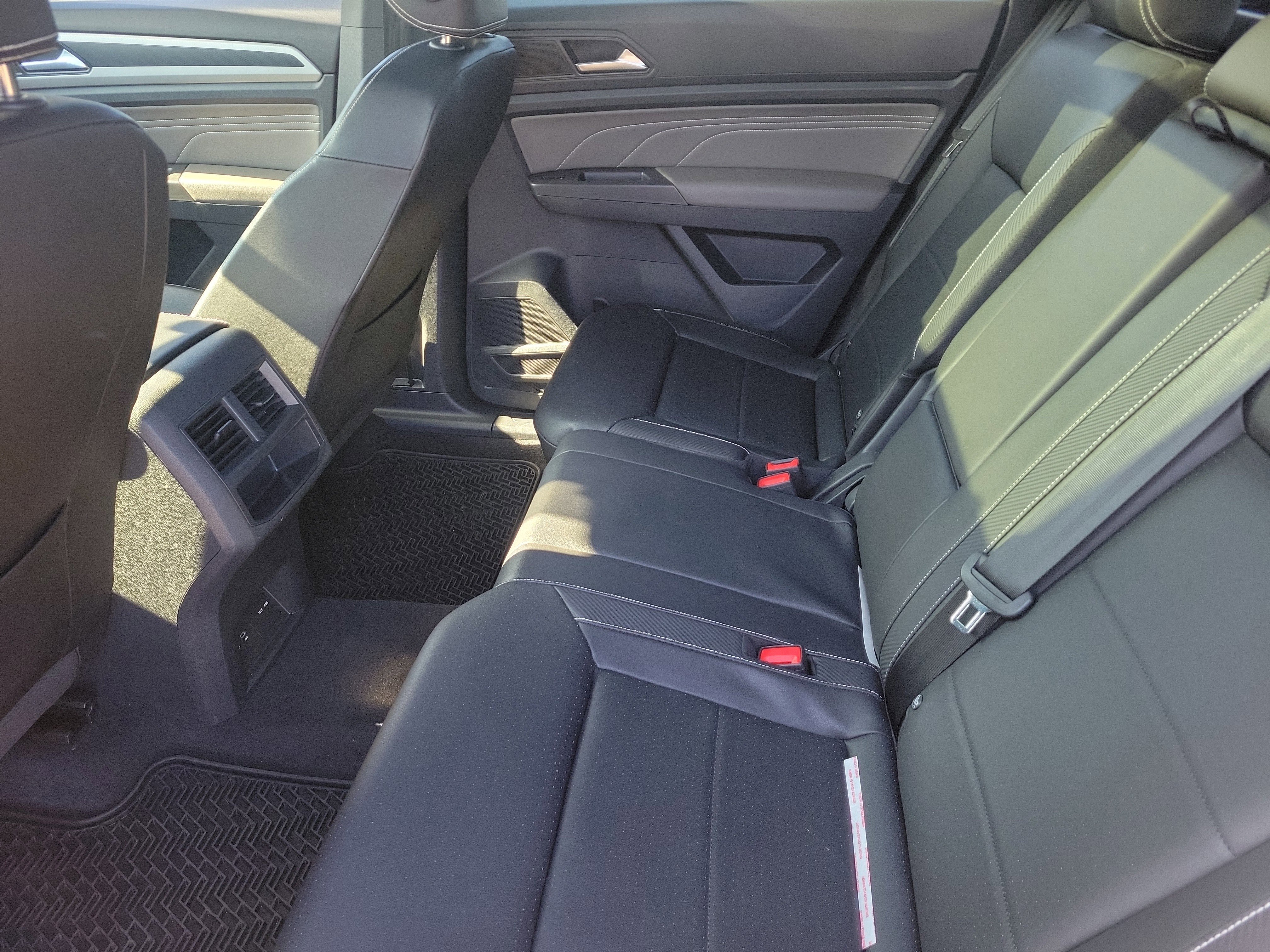 Used 2023 Volkswagen Atlas Cross Sport SEL R-Line image 10