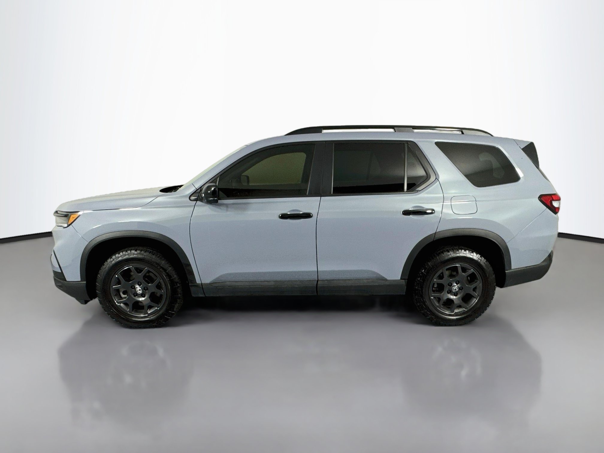 Certified 2025 Honda Pilot TrailSport image 8