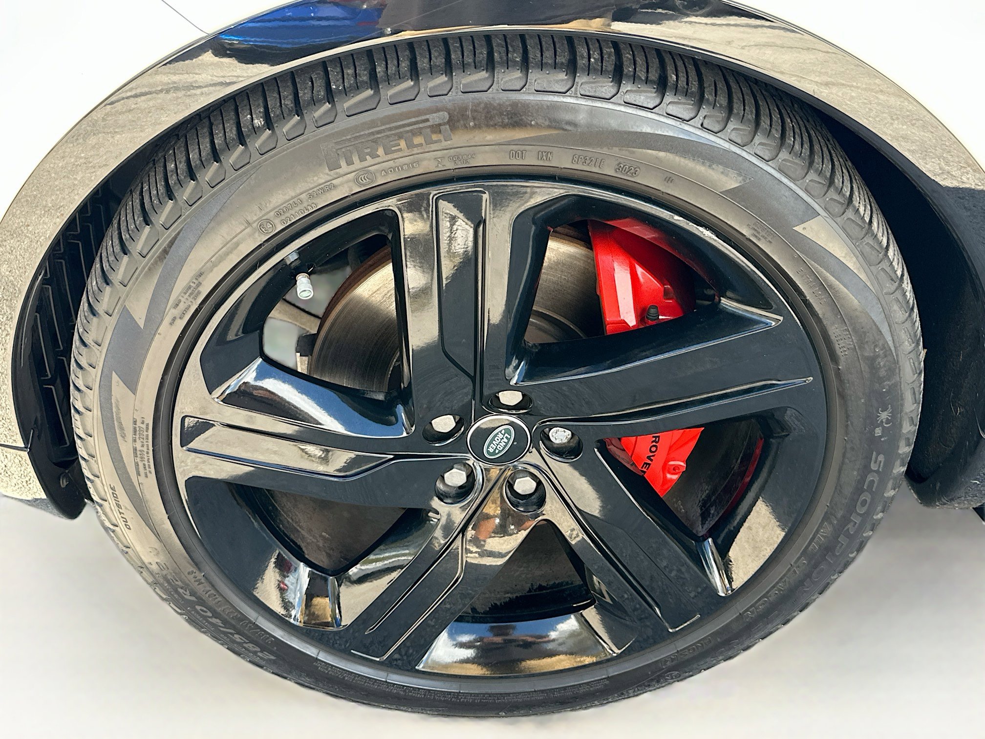 Used 2024 Land Rover Discovery Dynamic SE image 36