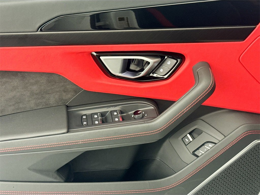 Used 2024 Lamborghini Urus S image 18