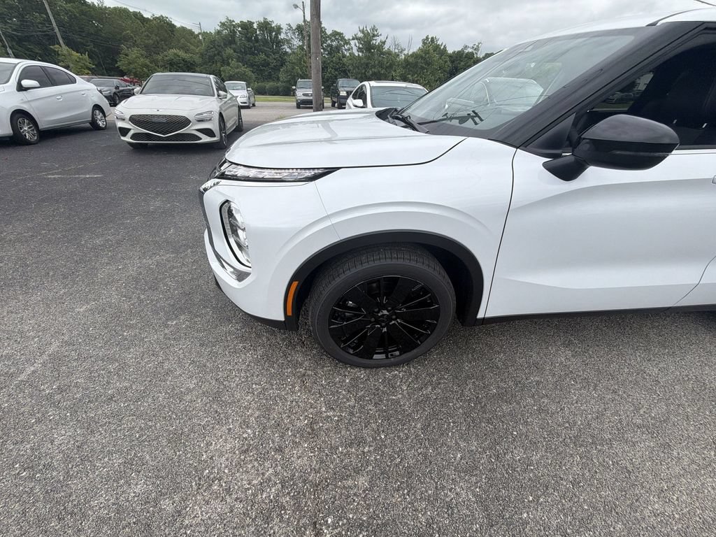 New 2026 Mitsubishi Outlander LE FWD image 10