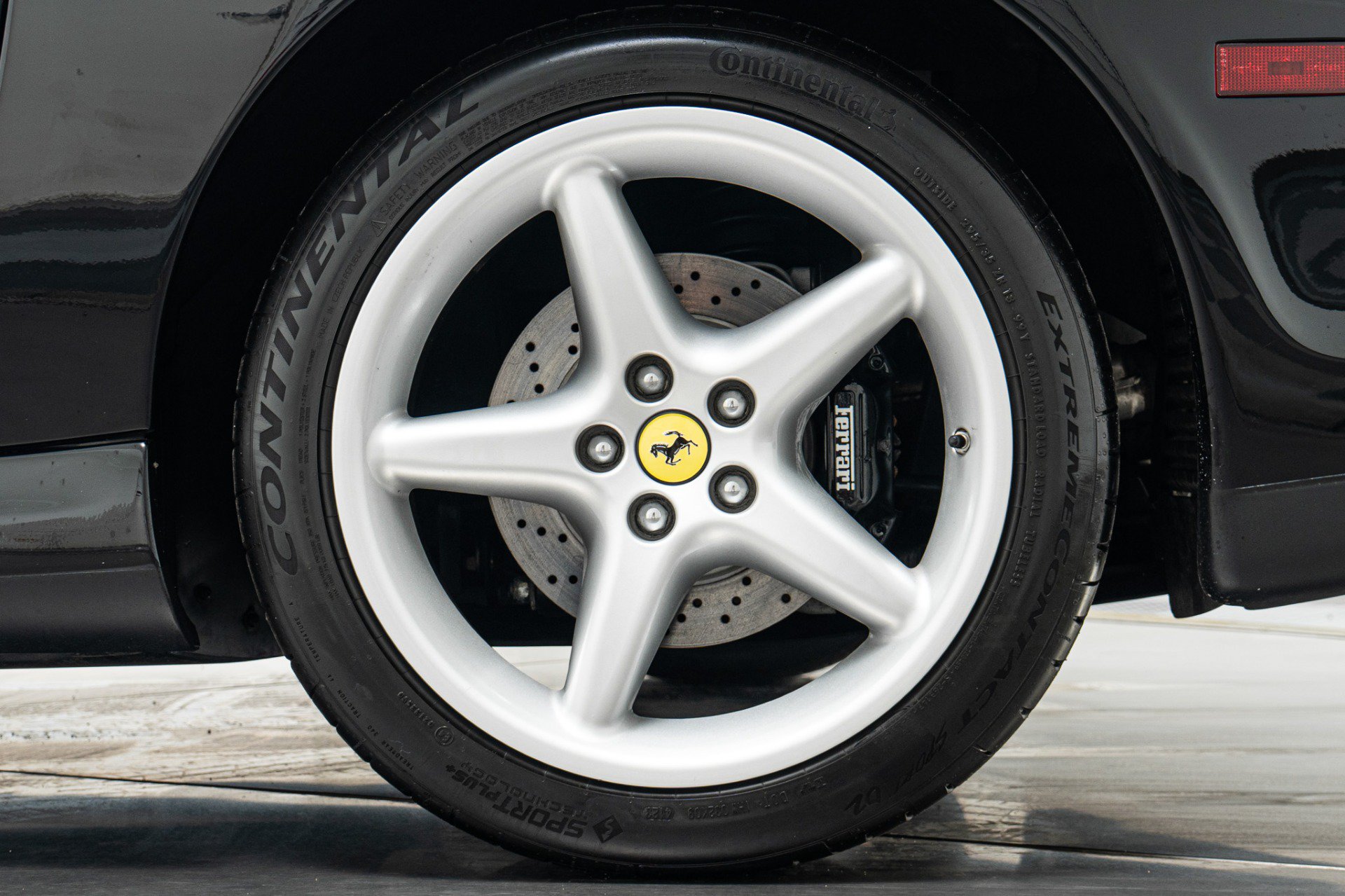 Used 1998 Ferrari 550 Maranello Coupe RWD image 11