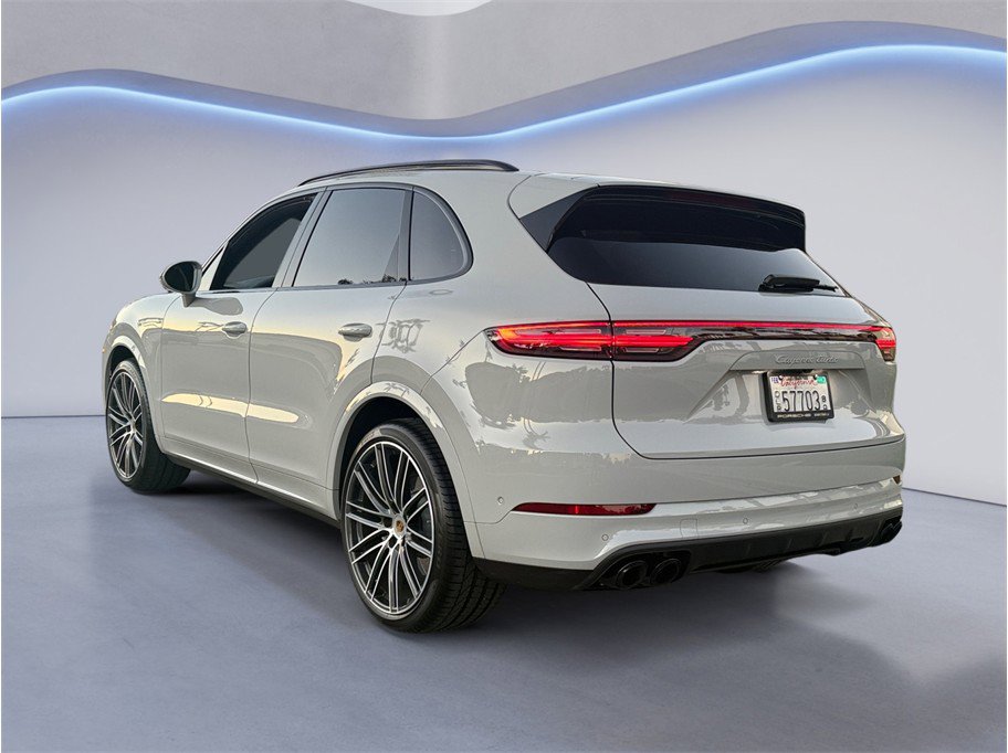 Used 2023 Porsche Cayenne Turbo image 6