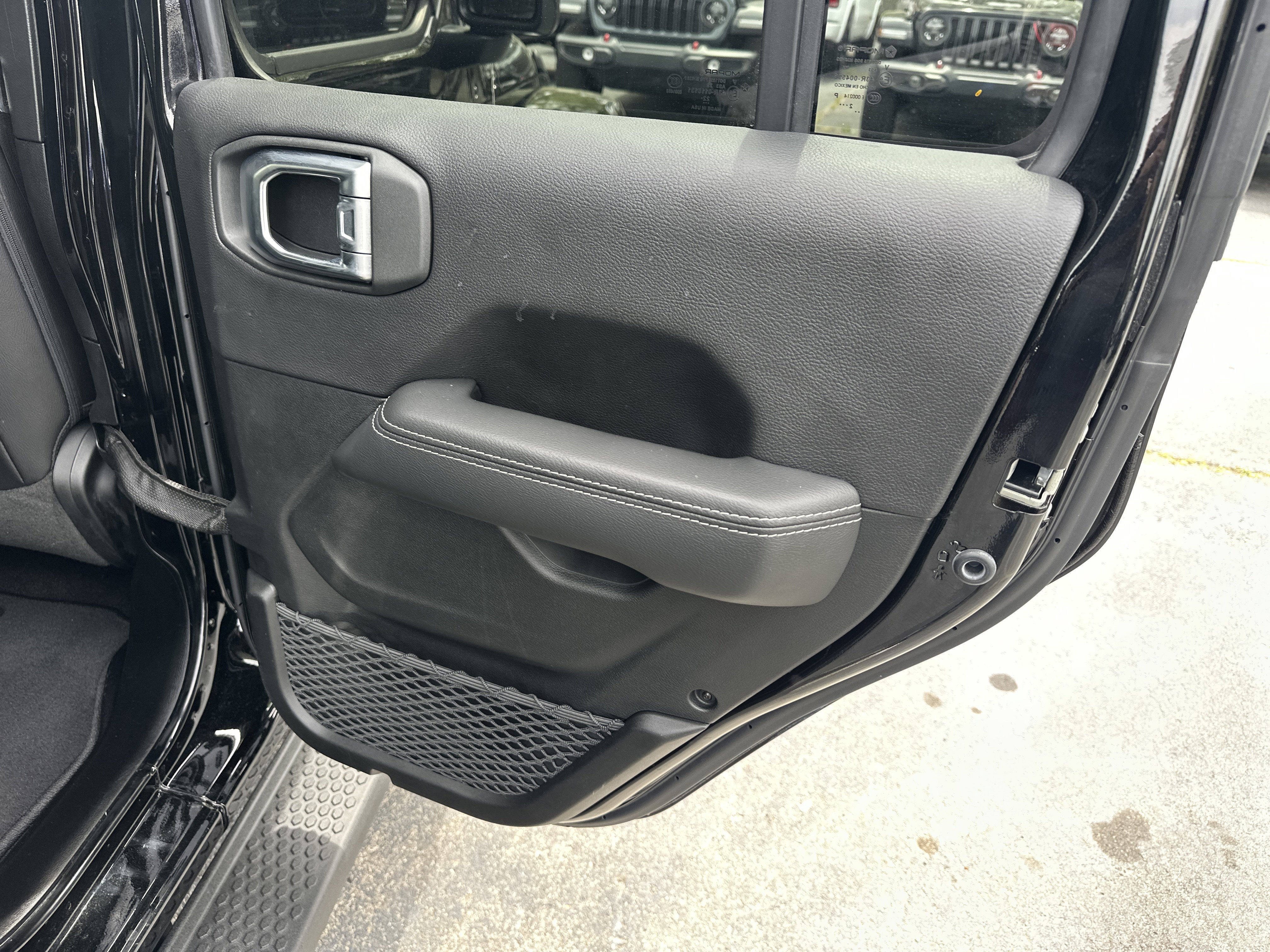 Used 2023 Jeep Wrangler Sahara w/ Cold Weather Group image 19