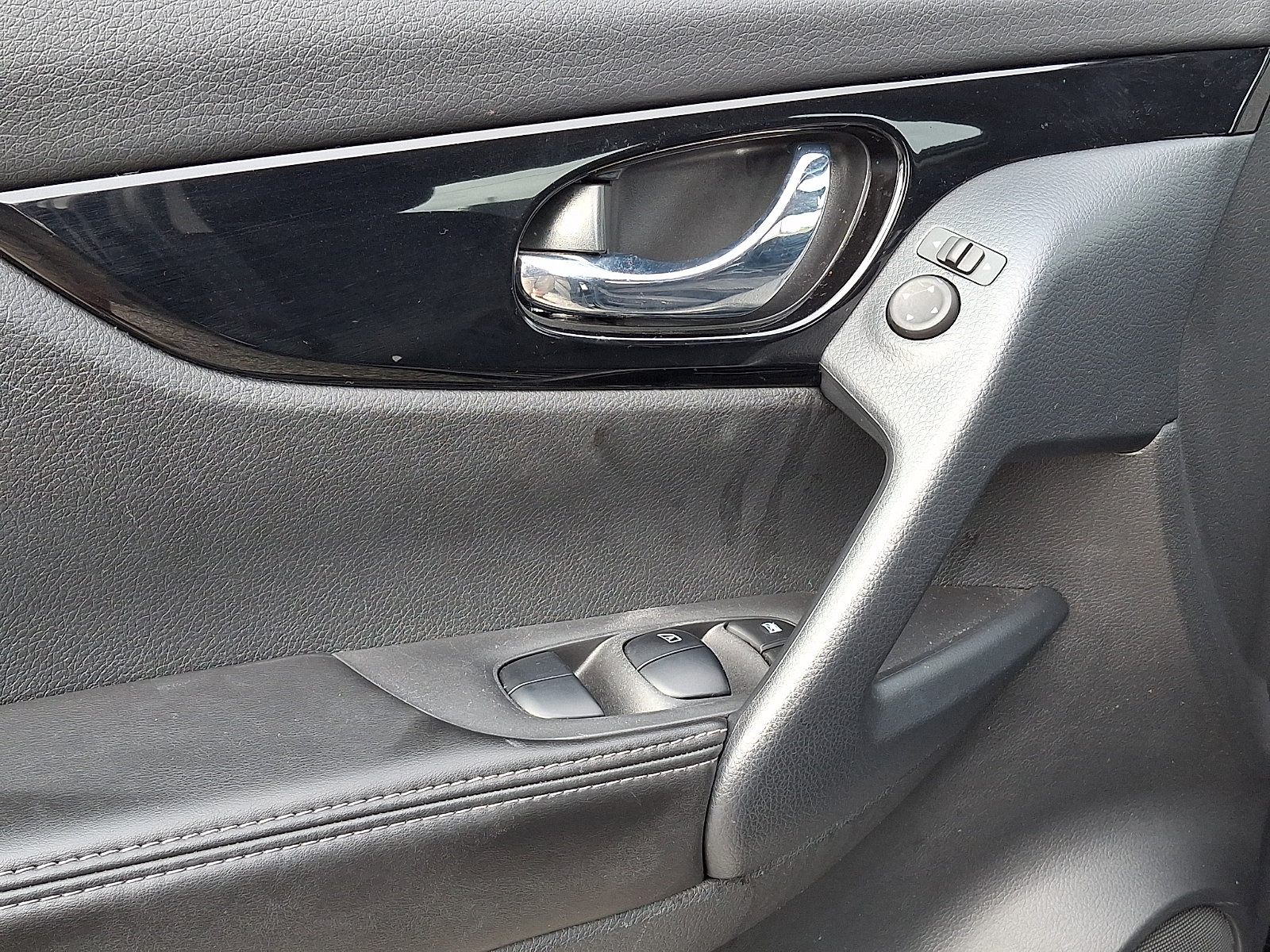 Certified 2022 Nissan Rogue Sport SV AWD/4WD image 12
