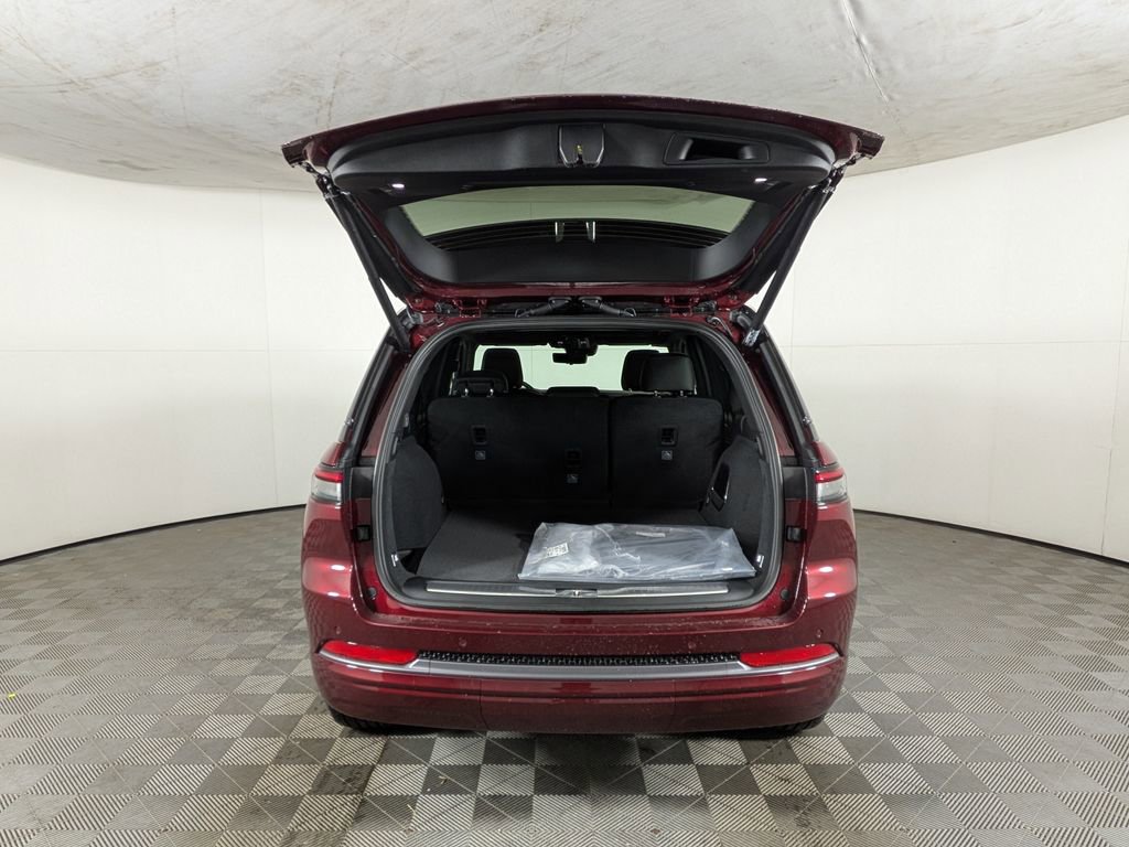 New 2026 Jeep Grand Cherokee Summit AWD/4WD image 9
