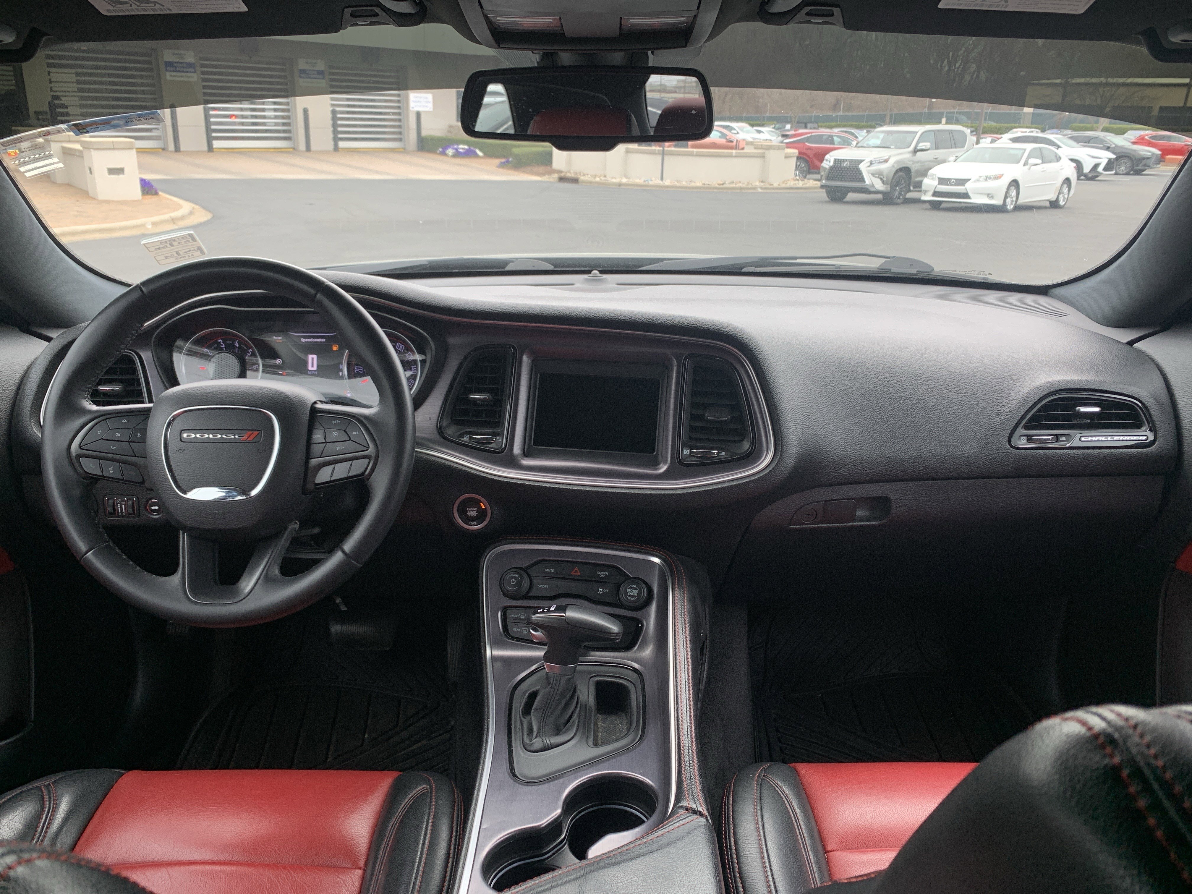 Used 2018 Dodge Challenger SXT image 30