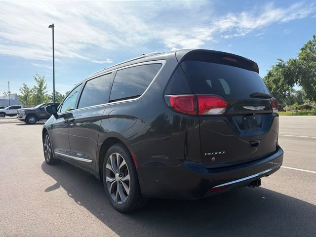 Used 2017 Chrysler Pacifica Limited FWD image 3