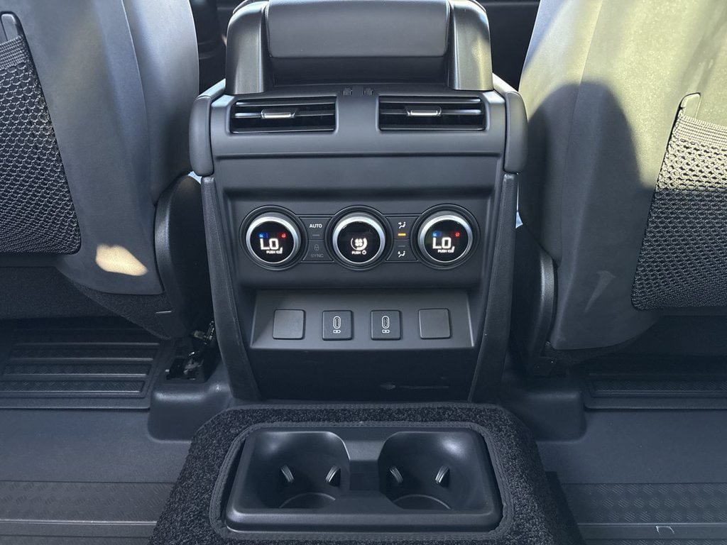 New 2026 Land Rover Defender 130 X-Dynamic SE AWD/4WD image 16